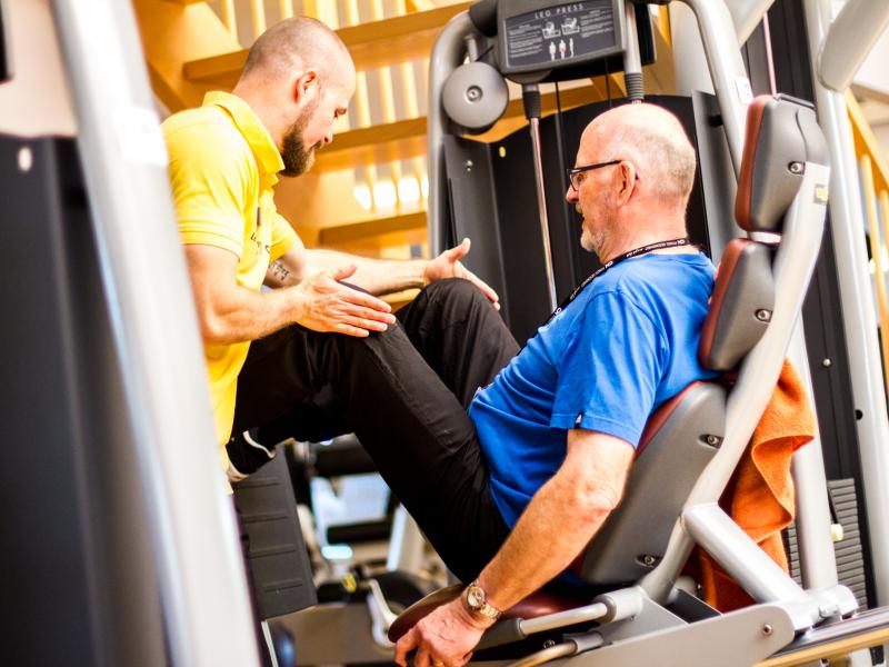 Entraînement musculaire sur appareils de musculation